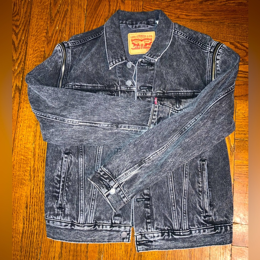 Levi’s Jacket/Vest, Men’s size S, Acid Wash